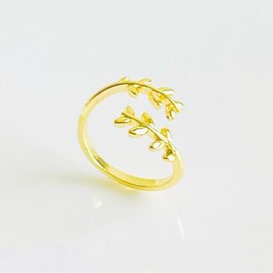 Gold plated ajustable leaves ring